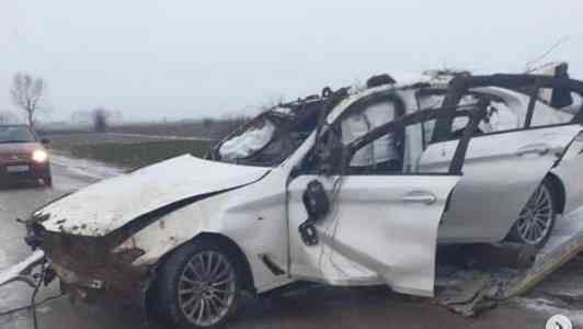 STRAVIČNE SLIKE SA MESTA NESREĆE KOD GRDELICE: BMW smrti u kome je <span style='color:red;'><b>poginula devojka</b></span> (17) potpuno uništen (FOTO)
